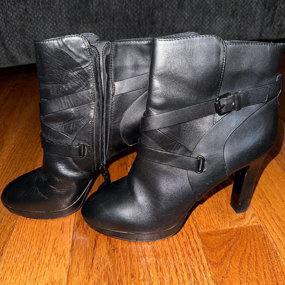 VC Signature Vero Cuoio leather bootie 9.5